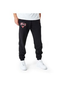 Spodnie męskie New Era NBA Essentials Jogger Chicago Bulls. Kolor: czarny