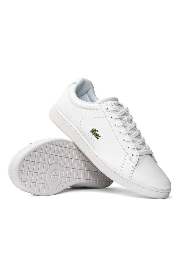 Sneakersy męskie białe Lacoste Carnaby BL21 SMA WHT. Kolor: biały. Materiał: dzianina. Sezon: lato. Sport: bieganie