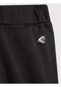 4f - 4F Spodnie dresowe HJZ21-JSPDD002 Czarny Regular Fit. Kolor: czarny. Materiał: bawełna #4