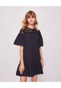 VALENTINO - Czarna sukienka babydoll. Kolor: czarny. Materiał: bawełna, koronka, wiskoza. Wzór: kwiaty, koronka. Typ sukienki: rozkloszowane, baskinki. Styl: klasyczny. Długość: mini #4