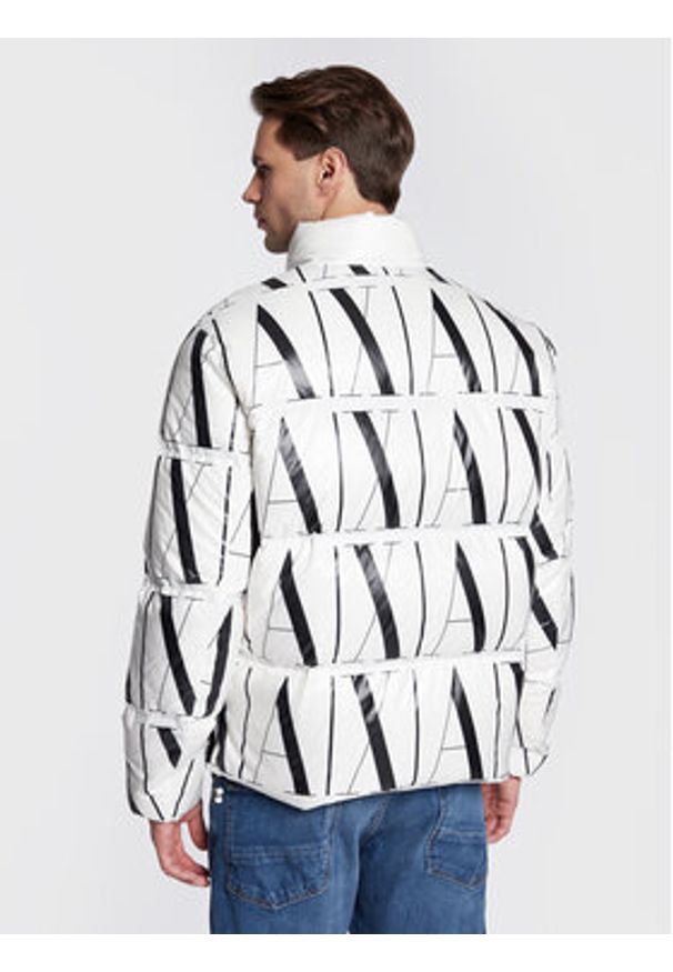 Armani Exchange Kurtka puchowa 8NZBP8 ZNULZ 21BE Biały Regular Fit. Kolor: biały. Materiał: syntetyk, puch