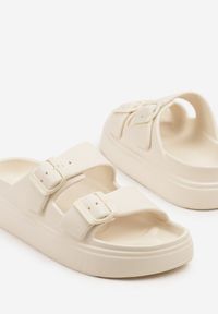 Born2be - Beżowe Klapki z Ozdobnymi Klamrami Rettiana. Okazja: na co dzień. Kolor: beżowy. Obcas: na obcasie. Styl: elegancki, casual. Wysokość obcasa: niski #3