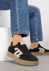 Born2be - Czarne Sneakersy z Geometrycznym Wzorem Adelnaria. Okazja: na co dzień. Kolor: czarny. Materiał: jeans. Wzór: geometria
