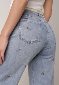 Born2be - Niebieskie Jeansy z Bawełną o Szerokim Kroju z Wysokim Stanem Ozdobione Haftem Oslian. Okazja: na co dzień. Stan: podwyższony. Kolor: niebieski. Długość: długie. Wzór: aplikacja, haft. Styl: casual, elegancki, klasyczny #8