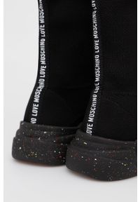 Love Moschino Buty damskie kolor czarny na platformie. Nosek buta: okrągły. Kolor: czarny. Szerokość cholewki: normalna. Obcas: na platformie #4