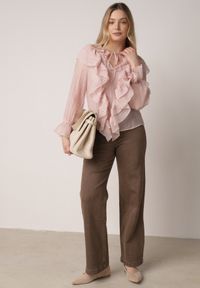 Born2be - Różowa Bluzka z Lyocellem Ozdobiona Falbanami i Wiązaniem Esathra. Okazja: na co dzień. Kolor: różowy. Materiał: jeans. Wzór: aplikacja. Styl: casual, elegancki #3