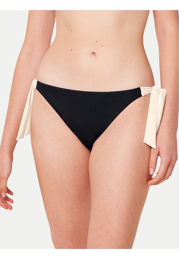 Triumph Dół od bikini Summer Glow 10214561 Czarny. Kolor: czarny. Materiał: syntetyk