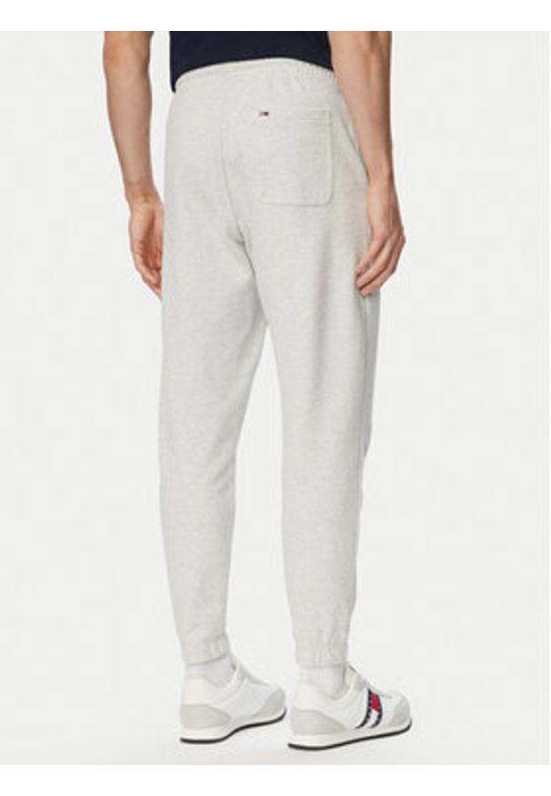 Tommy Jeans Spodnie dresowe DM0DM23903 Szary jasny Regular Fit. Kolor: szary. Materiał: bawełna