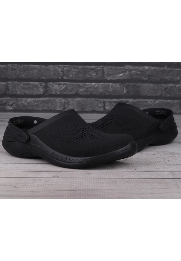 Buty do chodzenia męskie Crocs Literide 360 Clog. Okazja: na plażę. Kolor: czarny. Materiał: materiał, syntetyk