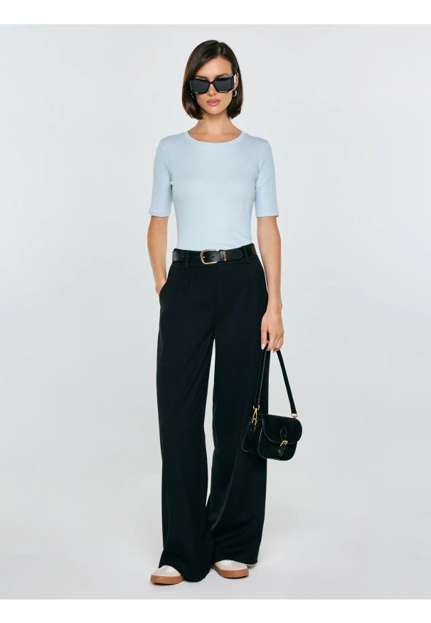 Big-Star - Koszulka damska w prążek błękitna Imija 400. Okazja: na co dzień. Kolor: niebieski. Materiał: prążkowany, dzianina, jeans, materiał. Długość rękawa: krótki rękaw. Długość: krótkie. Wzór: prążki. Styl: casual, klasyczny