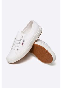 Superga - Tenisówki. Nosek buta: okrągły. Zapięcie: sznurówki. Kolor: biały. Materiał: guma #4