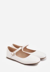 Born2be - Białe Eleganckie Balerinki z Paskiem z Klamerką i Kwadratowym Noskiem Brilea. Okazja: na co dzień, na uczelnię. Zapięcie: pasek. Kolor: biały. Materiał: jeans. Styl: elegancki #2