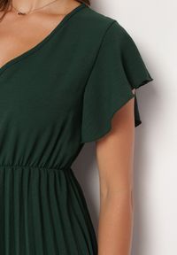 Born2be - Zielona Sukienka Plisowana o Rozkloszowanym Fasonie i Trójkątnym Dekolcie Rissara. Okazja: na spotkanie biznesowe. Kolor: zielony. Materiał: materiał. Długość rękawa: krótki rękaw. Typ sukienki: plisowane. Styl: biznesowy #2