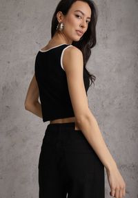 Renee - Czarny Prążkowany Top z Bawełny Ozdobiony Guzikami przy Dekolcie Beralissa. Okazja: na co dzień. Kolor: czarny. Materiał: prążkowany, bawełna. Wzór: aplikacja. Styl: casual #3