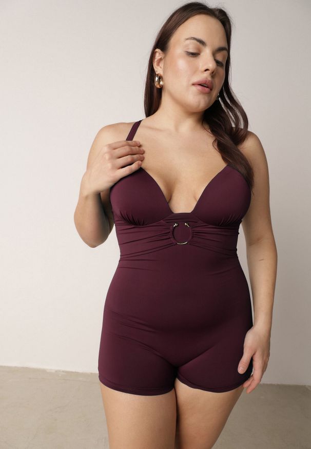 Born2be - Bordowy Strój Kąpielowy Jednoczęściowy z Nogawkami Typu Bokserki Glysaela. Kolor: czerwony. Wzór: ażurowy