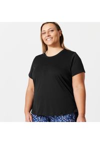 DOMYOS - Koszulka fitness damska Domyos Plus Size krótki rękaw. Kolekcja: plus size. Kolor: czarny. Materiał: poliester, materiał, elastan. Długość rękawa: krótki rękaw. Długość: krótkie. Sport: fitness