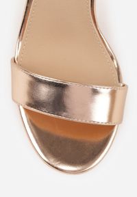 Born2be - Szampańskie Sandały na Obcasie VICES z Wkładką ze Skóry Naturalnej i Paskami Paphis. Okazja: do pracy, na co dzień. Zapięcie: pasek. Kolor: złoty. Materiał: skóra. Wzór: paski. Obcas: na obcasie. Styl: elegancki, casual. Wysokość obcasa: średni #2