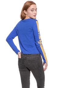 Wrangler - DAMSKI LONGSLEEVE WRANGLER B&Y LS CROP TEE NAUTICAL BLUE W722CF9V2. Długość rękawa: długi rękaw. Wzór: nadruk