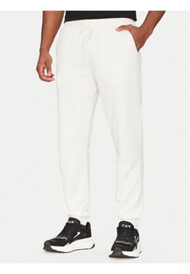 EA7 Emporio Armani Dres 7M000268 AF12451 U0005 Biały Regular Fit. Kolor: biały. Materiał: bawełna