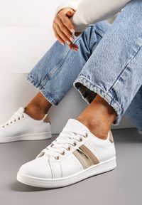 Born2be - Biało-Beżowe Sneakersy Sznurowane z Metalicznymi Wstawkami Vunna. Kolor: biały. Materiał: jeans. Obcas: na obcasie. Wysokość obcasa: niski #2
