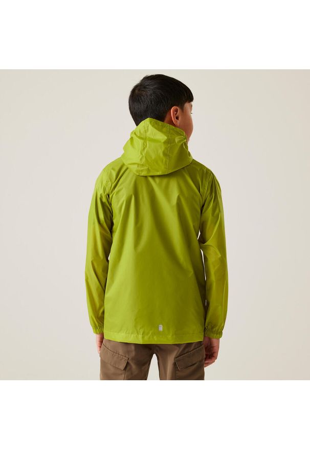 Regatta - Kurtka trekkingowa dziecięca Pack It Jacket III kieszonkowa. Kolor: zielony. Styl: sportowy. Sport: turystyka piesza