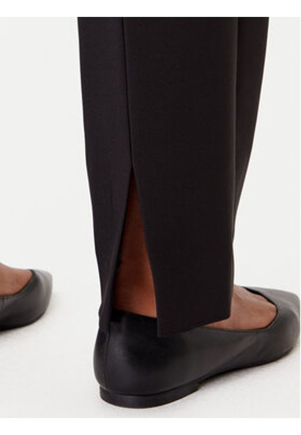 Joseph Ribkoff Spodnie materiałowe 253298 Czarny Slim Fit. Kolor: czarny. Materiał: syntetyk