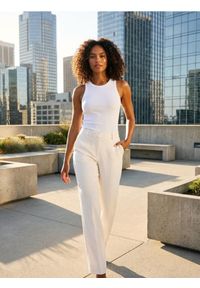 Sinsay - Spodnie straight fit - kremowy. Kolor: kremowy #1