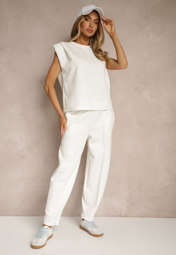 Renee - Biały Komplet Dresowy z Wiskozą Spodnie z Ozdobnym Ściągaczem i Top Nitunela. Kolor: biały. Materiał: wiskoza, dresówka. Sport: turystyka piesza