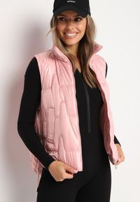 Born2be - Różowa Pikowana Kamizelka ze Stójką i Troczkami Terilanna. Typ kołnierza: kołnierzyk stójkowy. Kolor: różowy. Materiał: jeans. Styl: elegancki #5