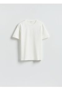 Reserved - Gładki t-shirt regular fit - złamana biel. Materiał: dzianina, bawełna. Wzór: gładki