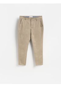Reserved - Spodnie chino slim fit - beżowy. Kolor: beżowy. Materiał: bawełna, tkanina