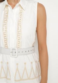 Born2be - Biała Koszulowa Sukienka z Ozdobnym Haftem i Paskiem Mallivena. Okazja: na co dzień. Typ kołnierza: kołnierzyk klasyczny. Kolor: biały. Materiał: materiał, bawełna, jeans, poliester. Wzór: haft. Typ sukienki: koszulowe. Styl: klasyczny, casual #4