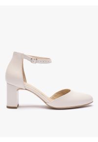 Ryłko - Kremowe ślubne czółenka ze skóry licowej. Okazja: na wesele, na ślub cywilny. Nosek buta: okrągły. Zapięcie: pasek. Kolor: beżowy. Materiał: skóra. Obcas: na obcasie. Styl: klasyczny, elegancki, street. Wysokość obcasa: średni #1