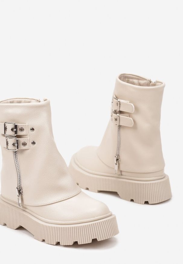 Born2be - Beżowe Botki na Grubej Tłoczonej Podeszwie z Wywinietą Cholewką Ozdobnym Suwakiem Tinthelis. Okazja: na spacer, na co dzień. Kolor: beżowy. Materiał: jeans. Szerokość cholewki: normalna. Wzór: kolorowy. Styl: elegancki, casual, klasyczny