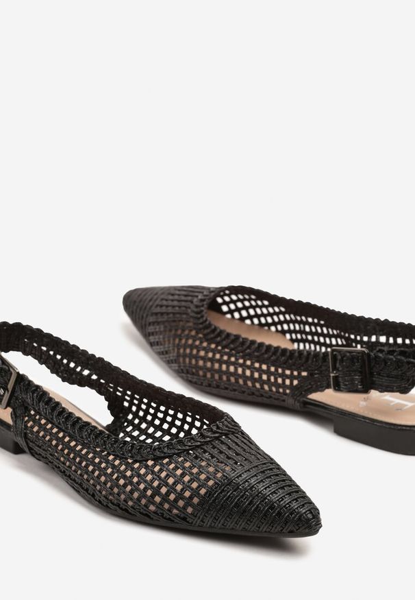 Born2be - Czarne Sandały Slingback z Noskiem w Szpic z Ażurowej Plecionki Tillirune. Okazja: na co dzień. Kolor: czarny. Materiał: jedwab, len. Wzór: ażurowy. Obcas: na obcasie. Styl: elegancki, casual. Wysokość obcasa: niski