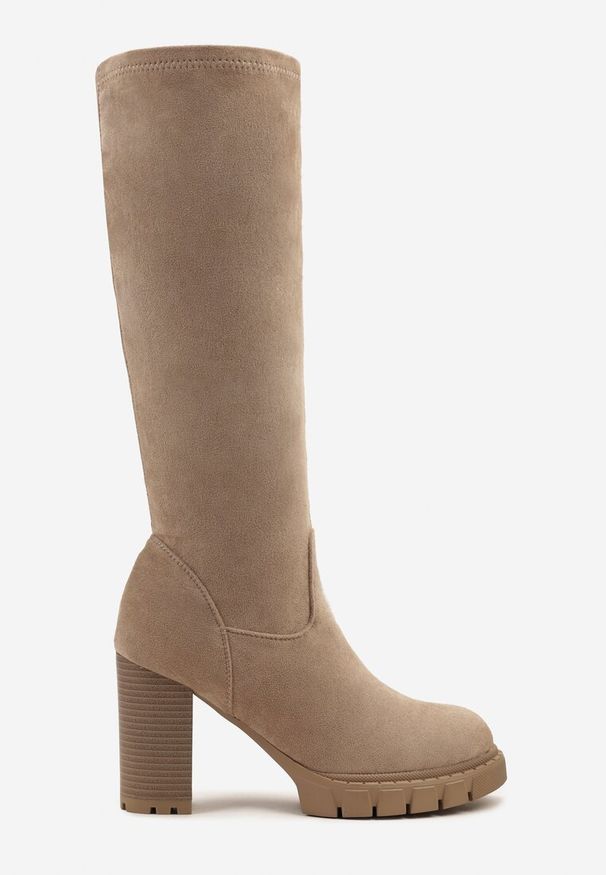 Born2be - Ciemnobeżowe Kozaki z Imitacji Zamszu na Słupkowym Obcasie Falirelle. Okazja: na co dzień. Kolor: beżowy. Materiał: zamsz. Obcas: na obcasie. Styl: casual, elegancki. Wysokość obcasa: średni