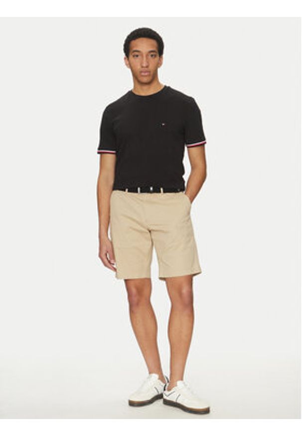 TOMMY HILFIGER - Tommy Hilfiger T-Shirt Global Stripe MW0MW38630 Czarny Regular Fit. Kolor: czarny. Materiał: bawełna