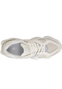 Buty unisex New Balance U9060WHT – beżowe. Kolor: beżowy. Materiał: zamsz, skóra, materiał, syntetyk, guma. Szerokość cholewki: normalna. Sport: turystyka piesza #3