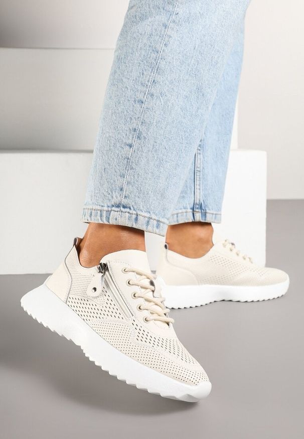 Renee - Beżowe Sneakersy Skórzane Ozdobione Suwakiem Ivelami. Okazja: na co dzień. Kolor: beżowy. Materiał: skóra. Szerokość cholewki: normalna. Wzór: aplikacja. Obcas: na płaskiej podeszwie