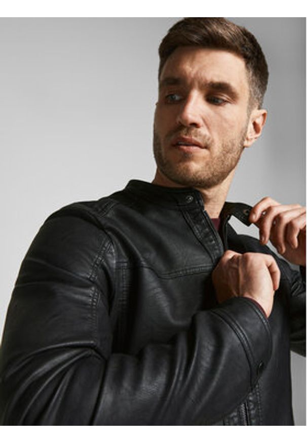 Jack & Jones Kurtka z imitacji skóry 12182461 Czarny Regular Fit. Kolor: czarny. Materiał: skóra