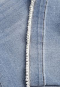 Born2be - Niebieskie Jeansy Kuloty z Bawełną o Szerokim Kroju z Wysokim Stanem i Perełkami Kharope. Okazja: na co dzień. Stan: podwyższony. Kolor: niebieski. Styl: casual, elegancki, boho #5