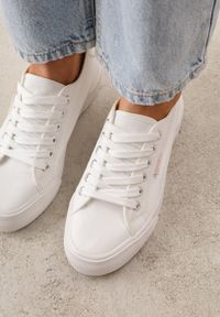 Renee - Białe Trampki VICES z Napisem Rioselle. Okazja: na co dzień. Kolor: biały. Materiał: skóra, materiał, dresówka. Wzór: napisy. Sezon: wiosna. Styl: casual, elegancki #6