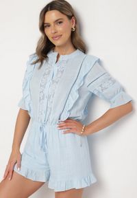 Born2be - Jasnoniebieski Kombinezon z Lnu i Wiskozy w Stylu Boho z Falbankami i Koronką Linalisse. Okazja: na co dzień. Kolor: niebieski. Materiał: koronka, len, wiskoza. Wzór: koronka. Styl: boho