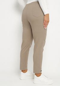 Born2be - Ciemnobeżowe Spodnie z Wiskozą z Gumką w Talii i Aplikacjami przy Nogawkach Stellorie. Okazja: na co dzień. Kolekcja: plus size. Kolor: beżowy. Materiał: wiskoza. Wzór: aplikacja. Styl: casual, elegancki #3