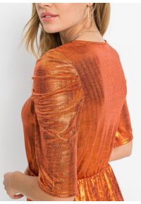 Sukienka z brokatowym połyskiem i założeniem kopertowym bonprix czerwony miedziany metaliczny. Kolor: pomarańczowy. Typ sukienki: kopertowe #5