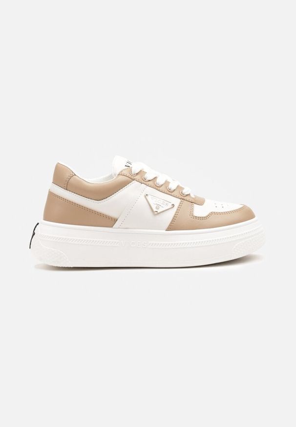 Renee - Beżowo-Białe Sneakersy Vices na Platformie z Perforacją i Geometryczną Aplikacją Vilvesia. Okazja: na co dzień. Kolor: beżowy. Materiał: jeans. Wzór: geometria, aplikacja. Obcas: na platformie