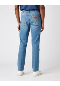 Wrangler - WRANGLER GREENSBORO MĘSKIE SPODNIE JEANSOWE DUSTY DEVIL W15QC4665 112141188