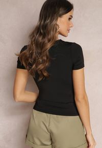 Renee - Czarny Marszczony T-shirt z Trójkątnym Dekoltem Kedne. Kolor: czarny. Wzór: aplikacja #2