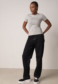 Born2be - Szary Bawełniany T-shirt w Klasycznym Stylu Nedila. Kolor: szary. Materiał: bawełna. Długość: długie. Styl: klasyczny #3