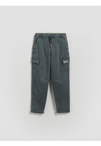 Reserved - Elastyczne spodnie cargo - granatowy. Kolor: niebieski. Materiał: tkanina, włókno, bawełna